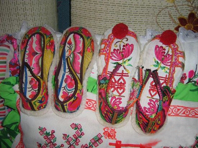 走進彝族的鞋世界 行走于足下的歷史、信仰與生活